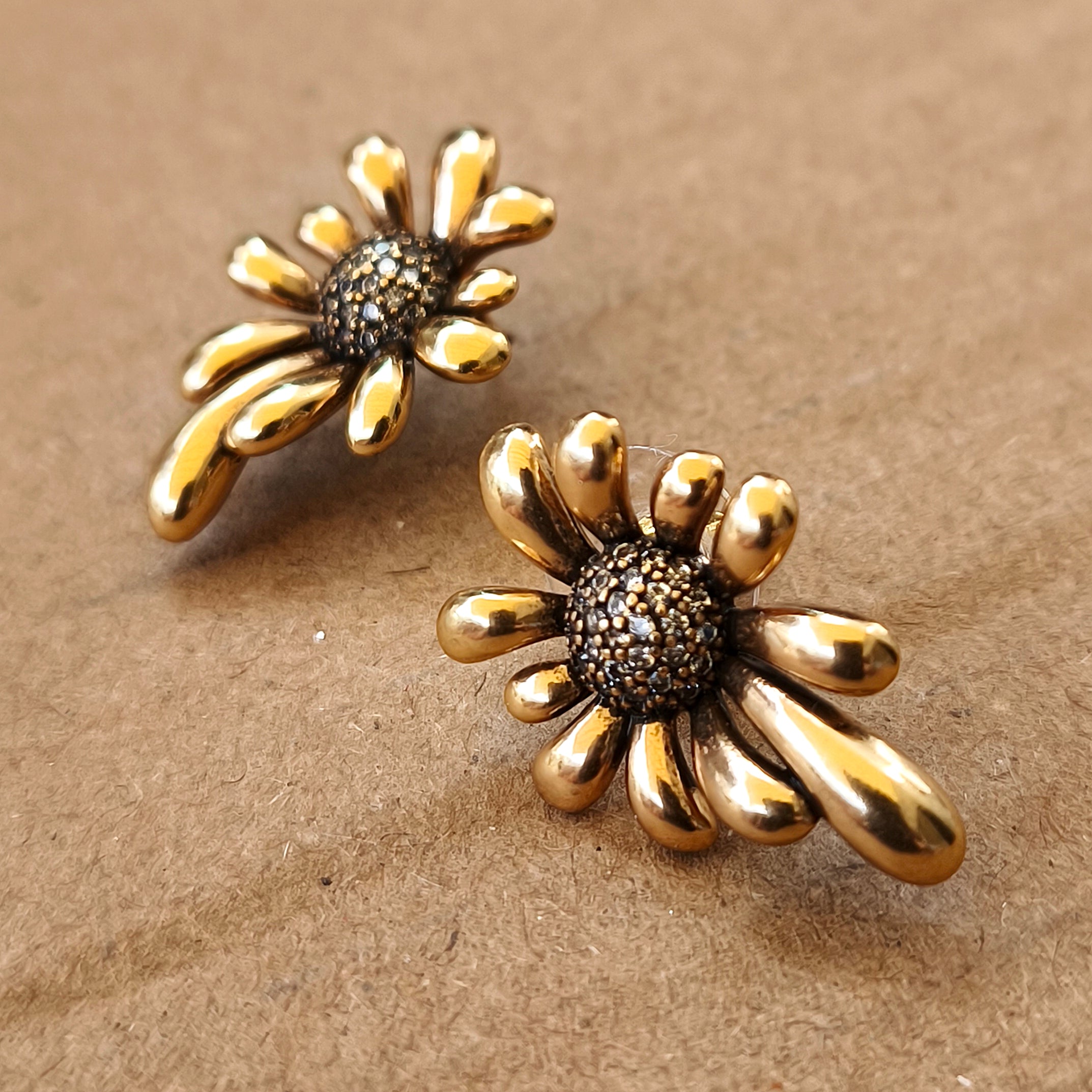 Set – Necklace & Earrings “Flor Dorada”