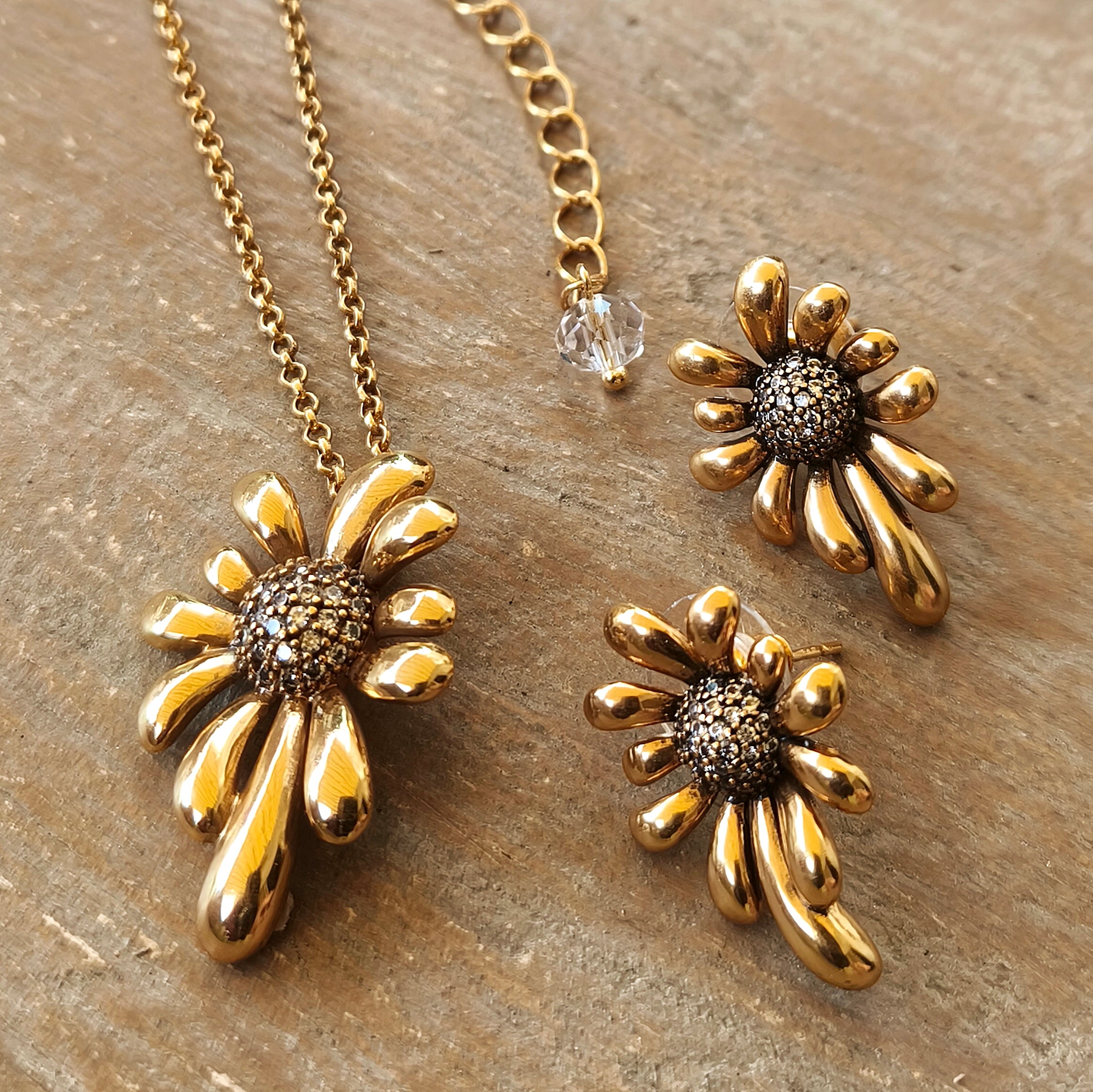 Set – Necklace & Earrings “Flor Dorada”